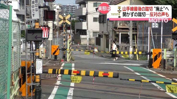 「開かずの踏切」で遮断機くぐり電車にはねられ死亡