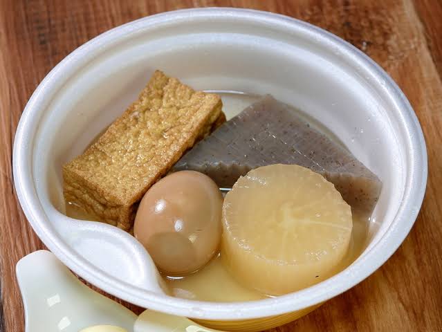 レジ袋有料化で疲弊する店員「おでんをマイバッグで持ち帰った客が“汁がこぼれた”とクレームを入れてきた」