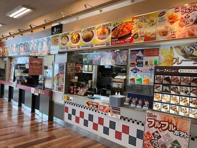 いつもフードコートで食べるものは何ですか?
