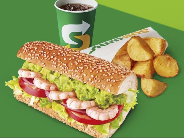 いつもフードコートで食べるものは何ですか?