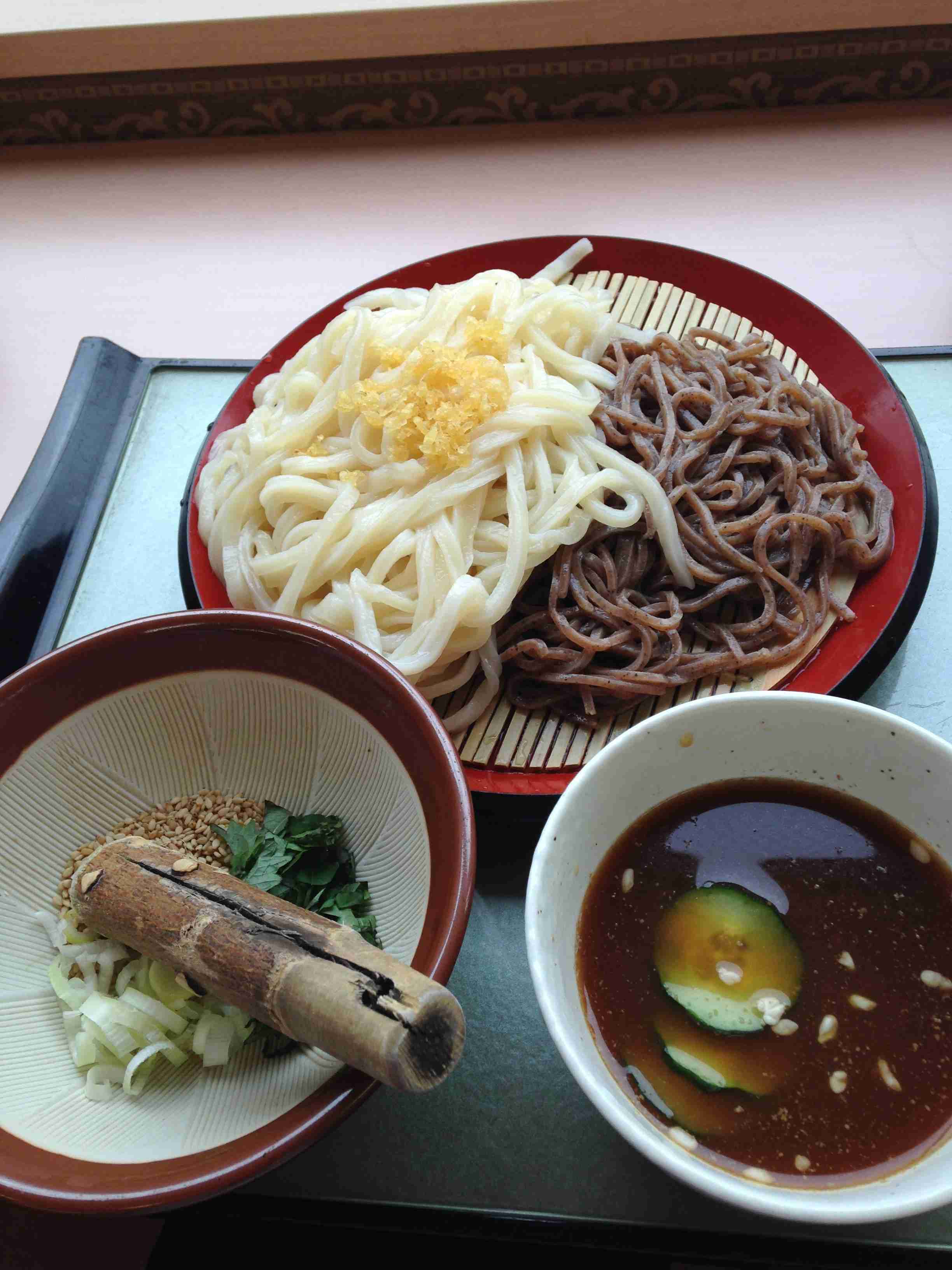 いつもフードコートで食べるものは何ですか?