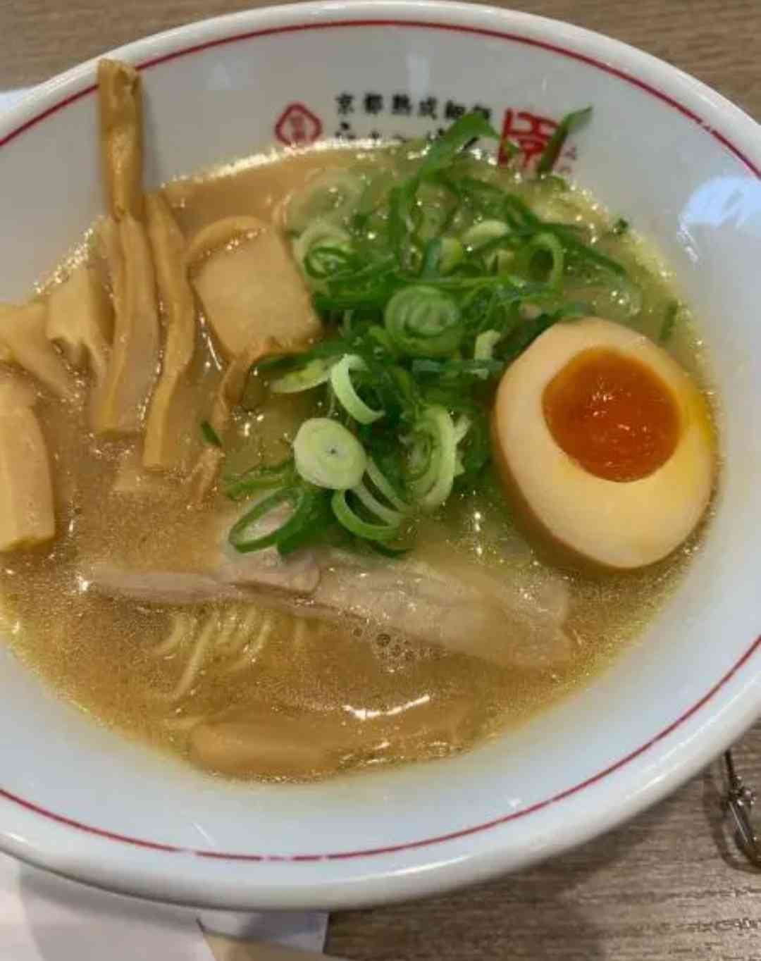 いつもフードコートで食べるものは何ですか?