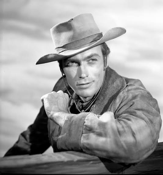 90歳クリント・イーストウッド、新作映画で監督兼主演へ