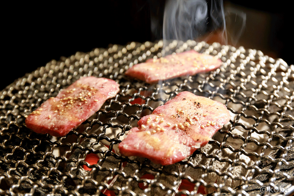 家族とは行かないのに女性部下と二人で焼き肉に行く夫