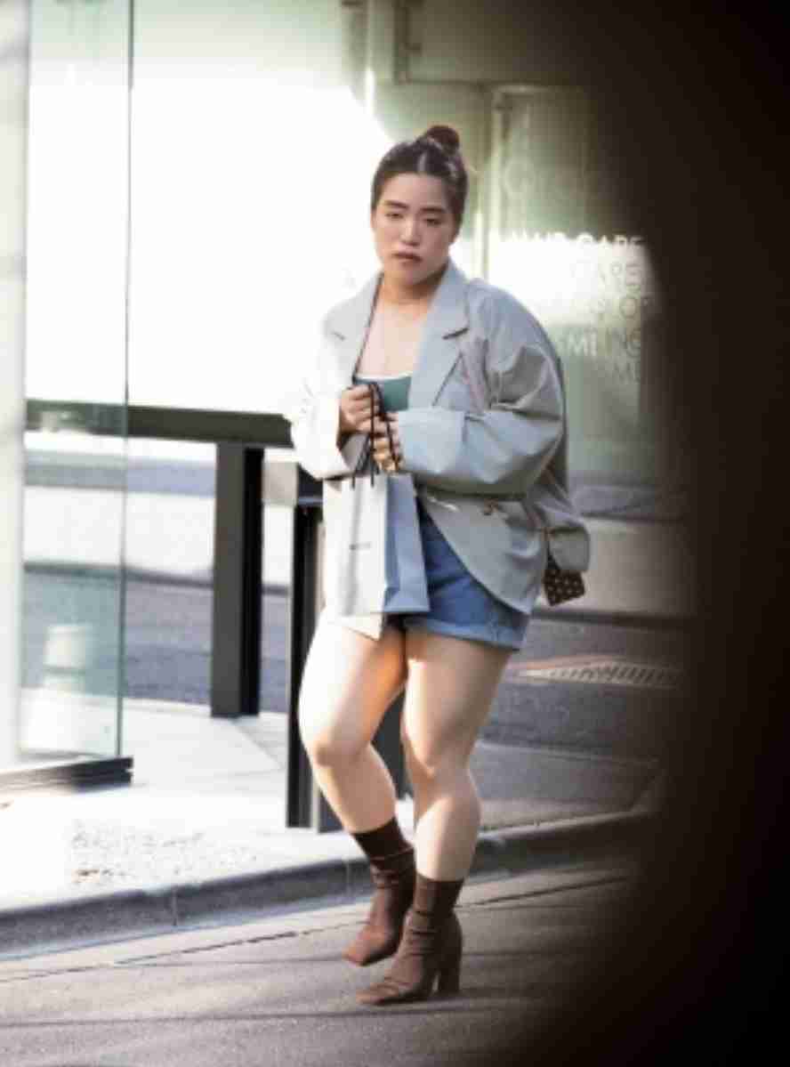 ゆりやんレトリィバァ、憧れの美女に変身 田中みな実の写真集表紙になりきり