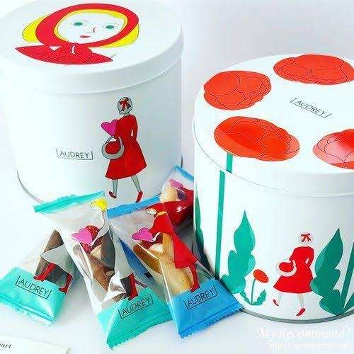 可愛いお菓子の缶を貼るトピ