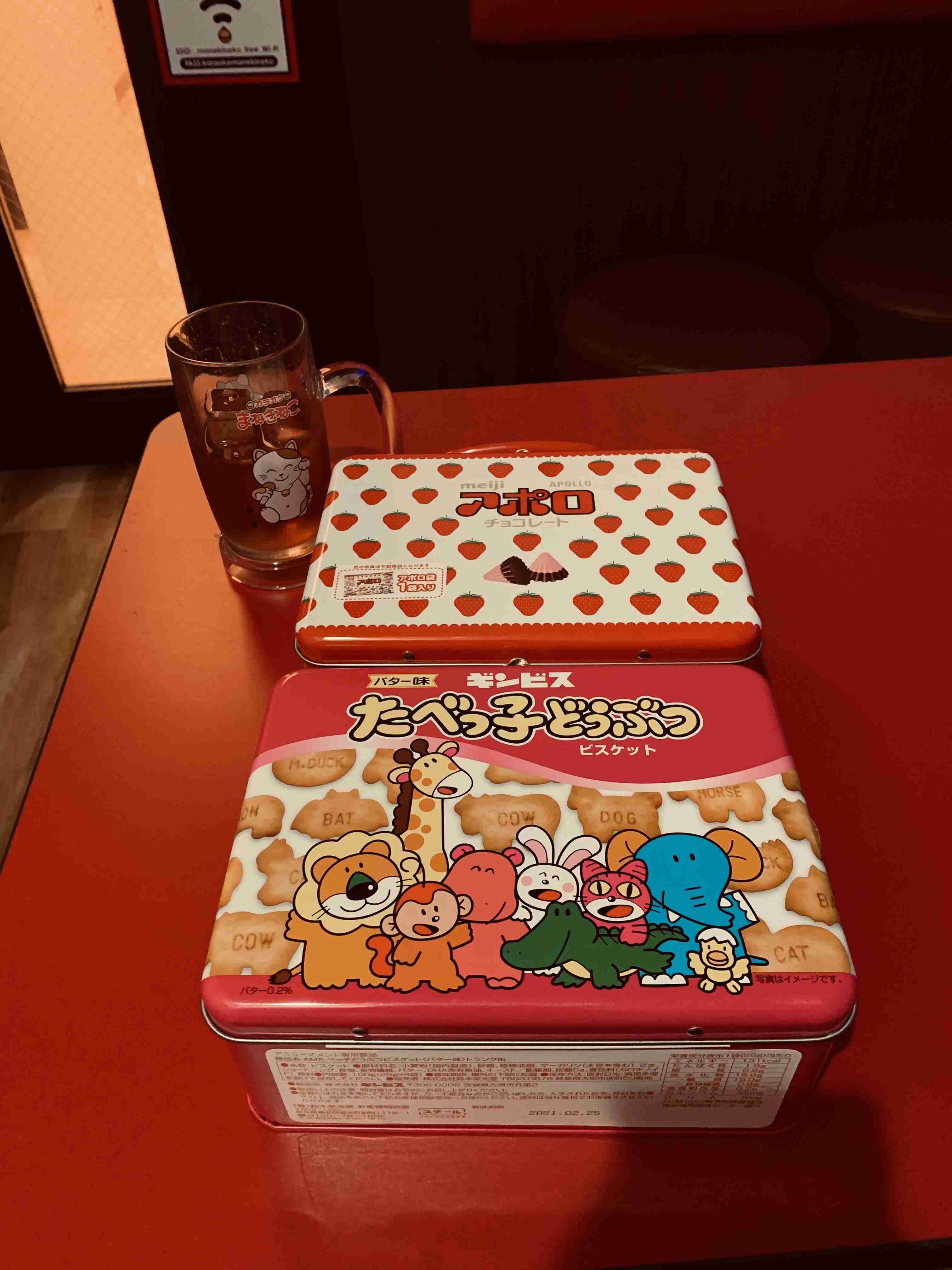 可愛いお菓子の缶を貼るトピ