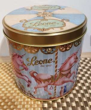 可愛いお菓子の缶を貼るトピ