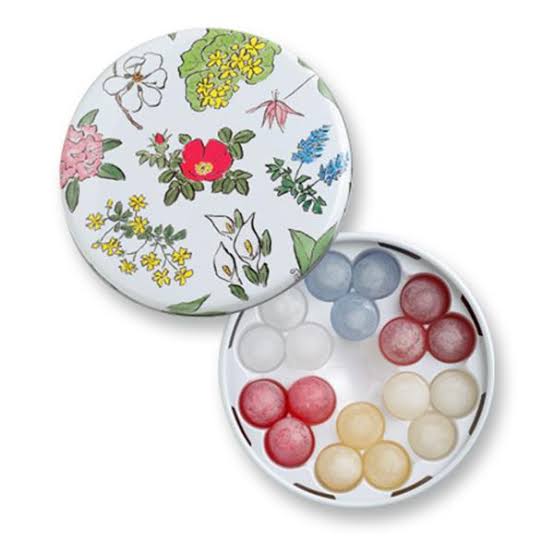 可愛いお菓子の缶を貼るトピ