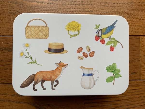 可愛いお菓子の缶を貼るトピ