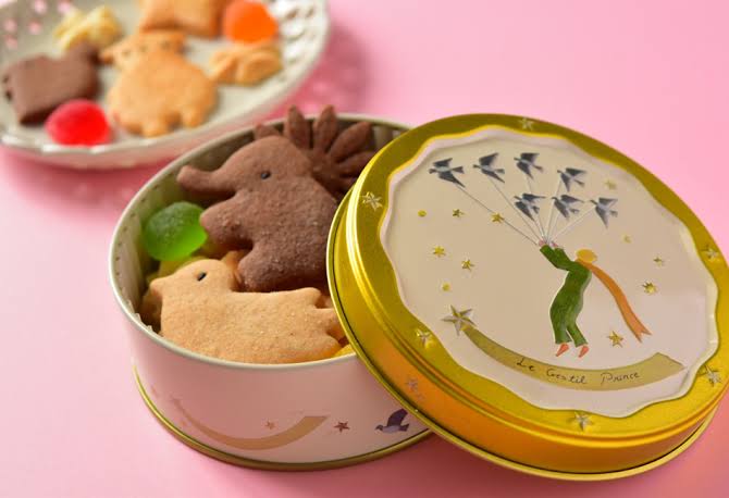 可愛いお菓子の缶を貼るトピ