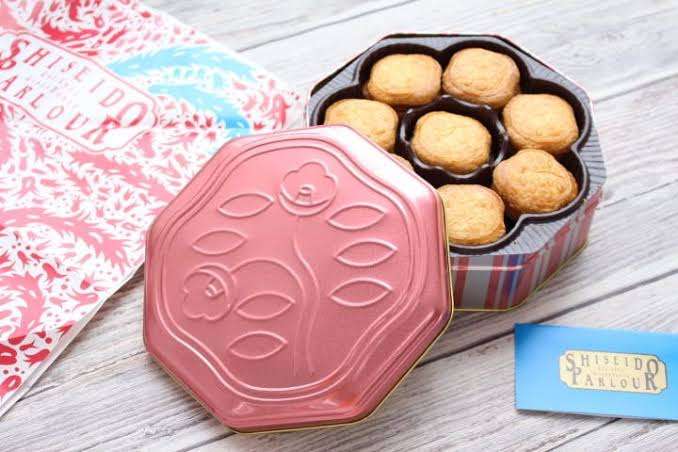 可愛いお菓子の缶を貼るトピ