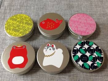 可愛いお菓子の缶を貼るトピ
