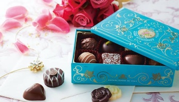 可愛いお菓子の缶を貼るトピ