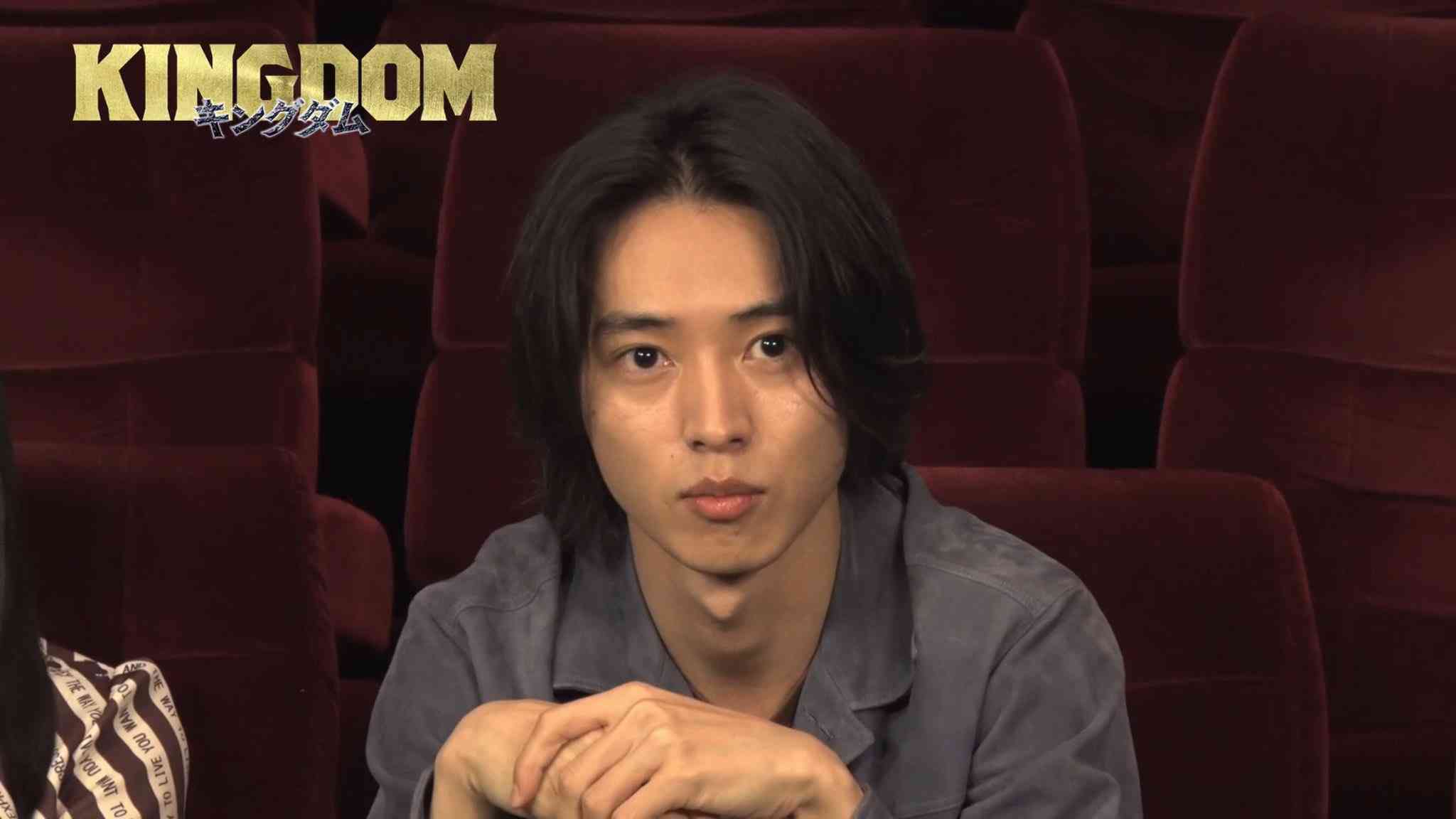 山崎賢人、2021年カレンダー発表 多彩な表情で魅せる