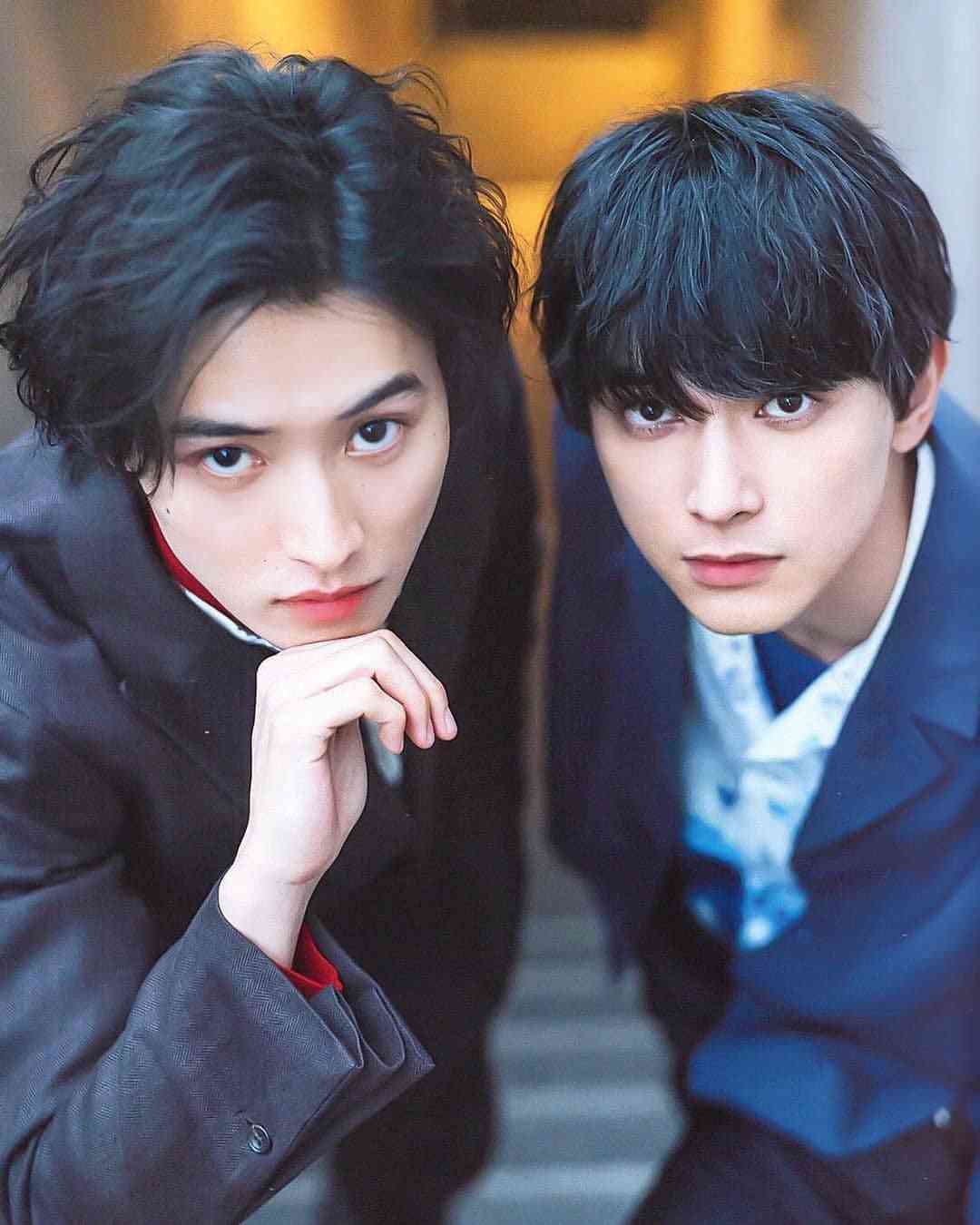 山崎賢人、2021年カレンダー発表 多彩な表情で魅せる