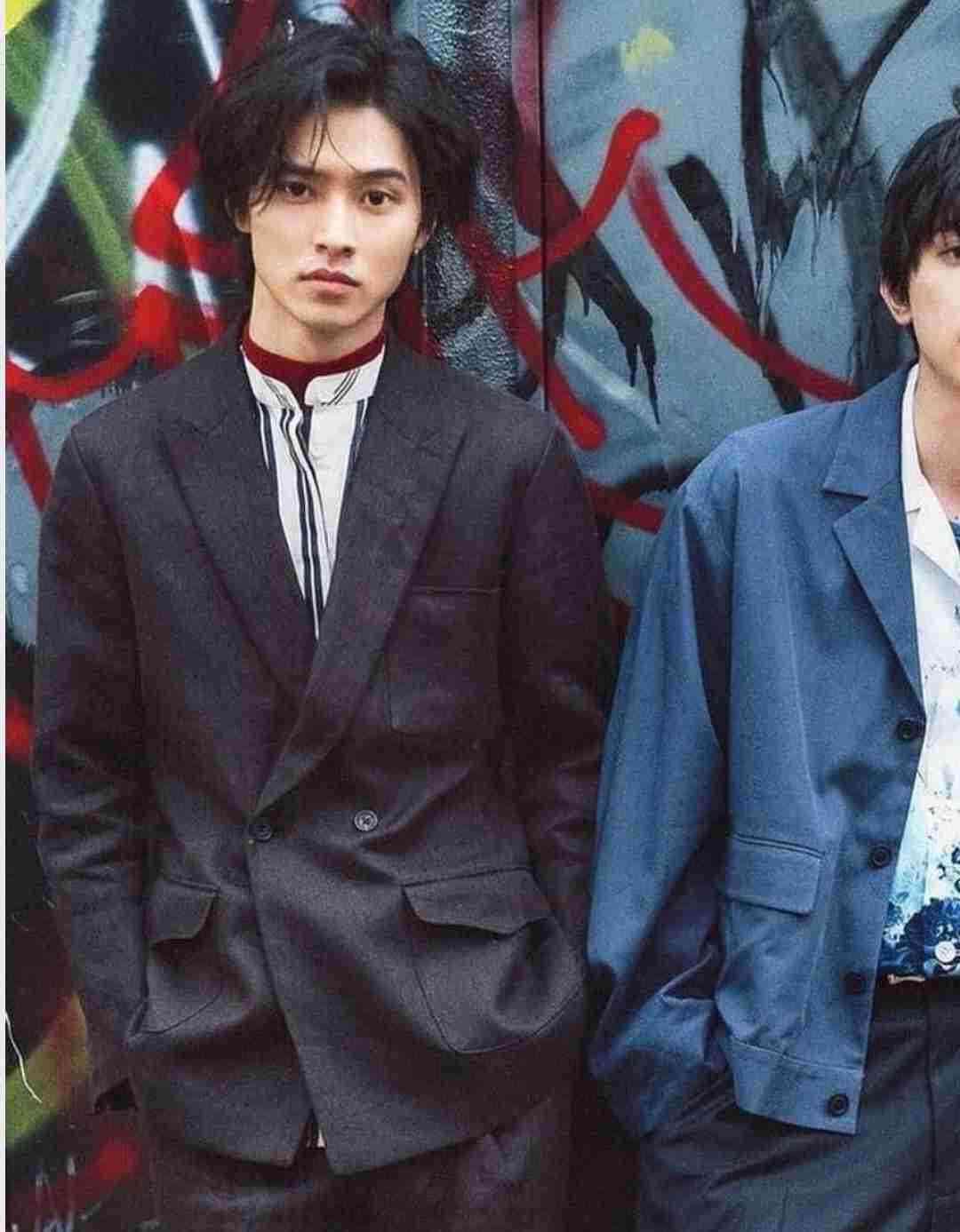 山崎賢人、2021年カレンダー発表 多彩な表情で魅せる