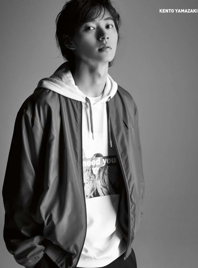 山崎賢人、2021年カレンダー発表 多彩な表情で魅せる
