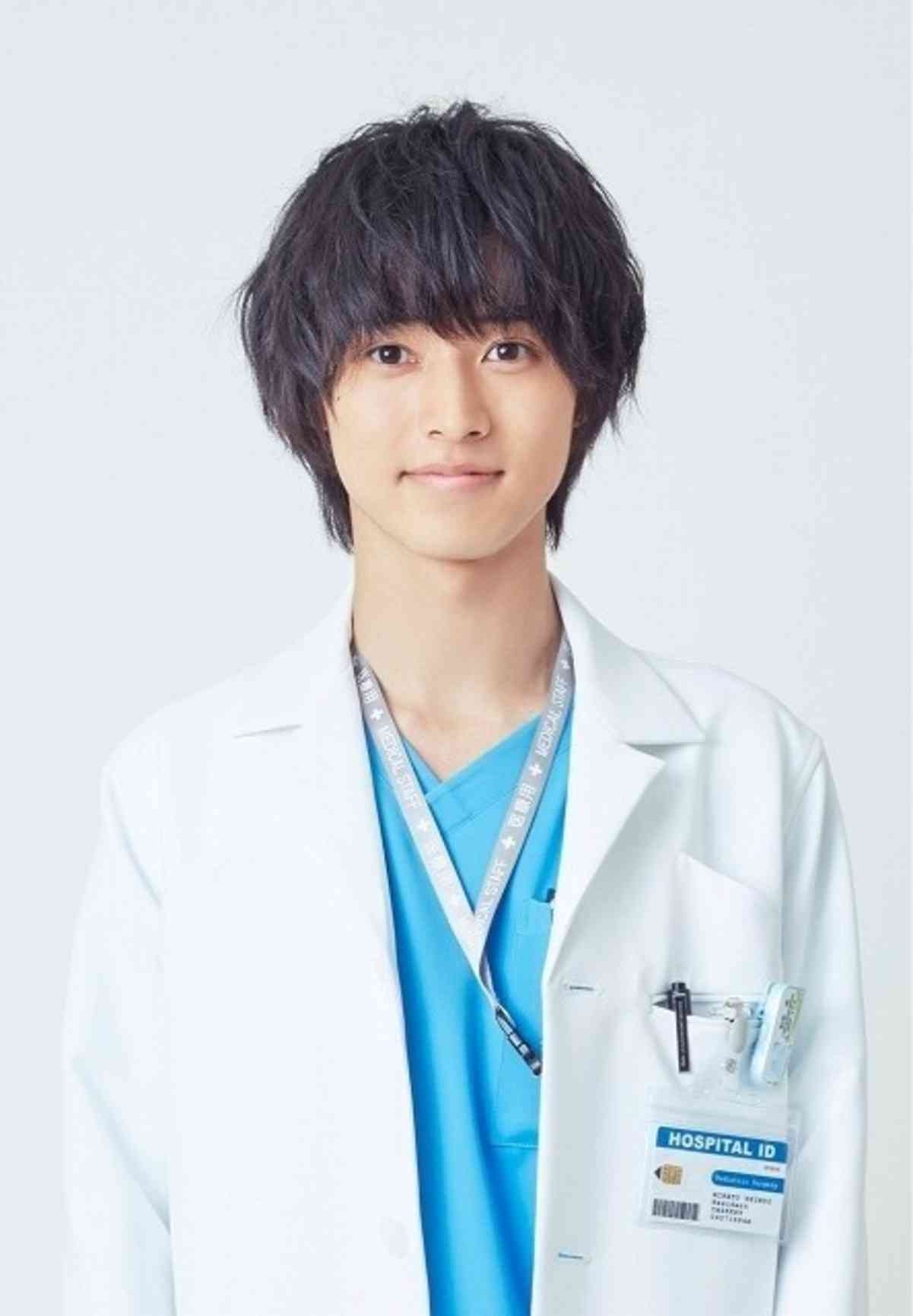 山崎賢人、2021年カレンダー発表 多彩な表情で魅せる