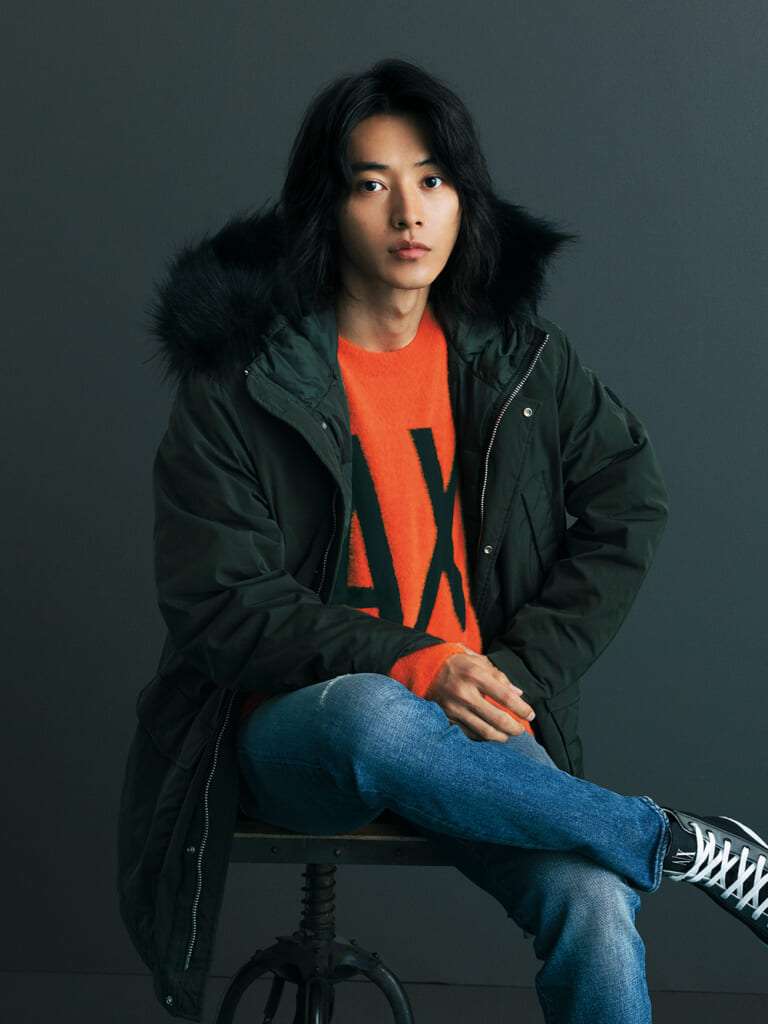 山崎賢人、2021年カレンダー発表 多彩な表情で魅せる
