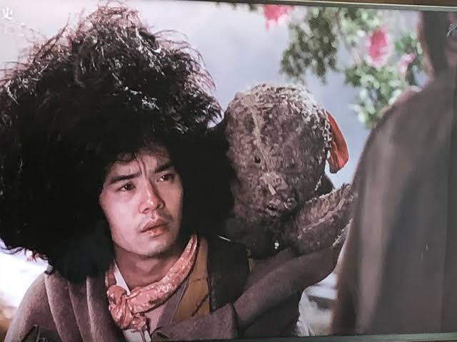 山崎賢人、2021年カレンダー発表 多彩な表情で魅せる