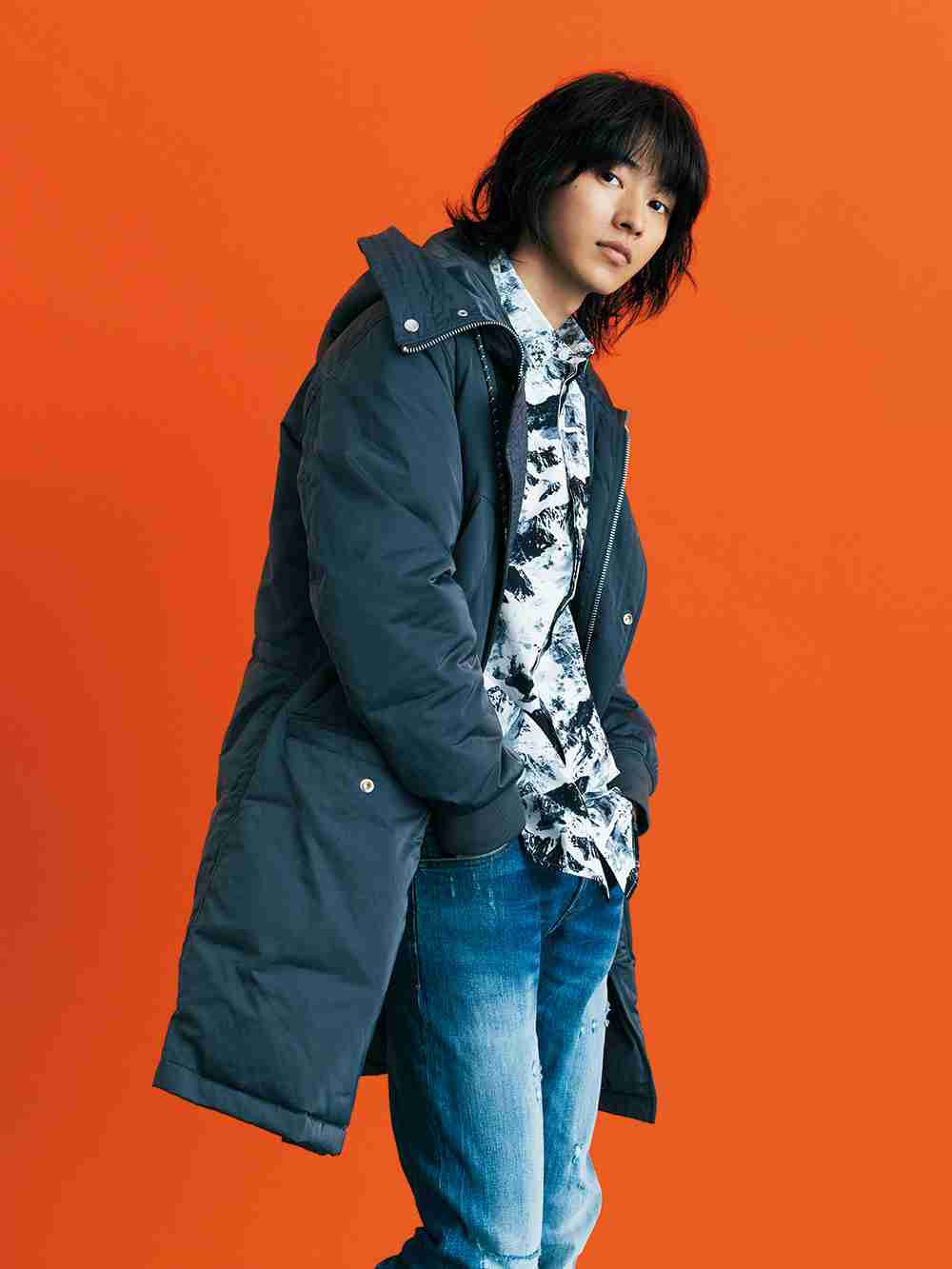 山崎賢人、2021年カレンダー発表 多彩な表情で魅せる