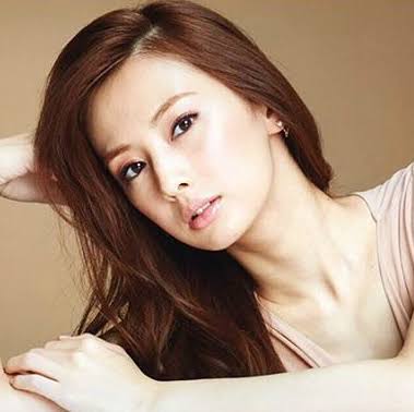 自分に似てる画像を貼って女子会に参加するトピ