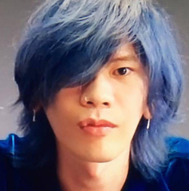 男性芸能人のピアス画像