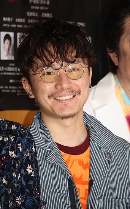 男性芸能人のピアス画像