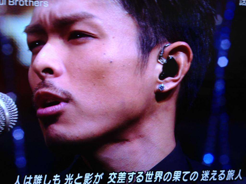 男性芸能人のピアス画像