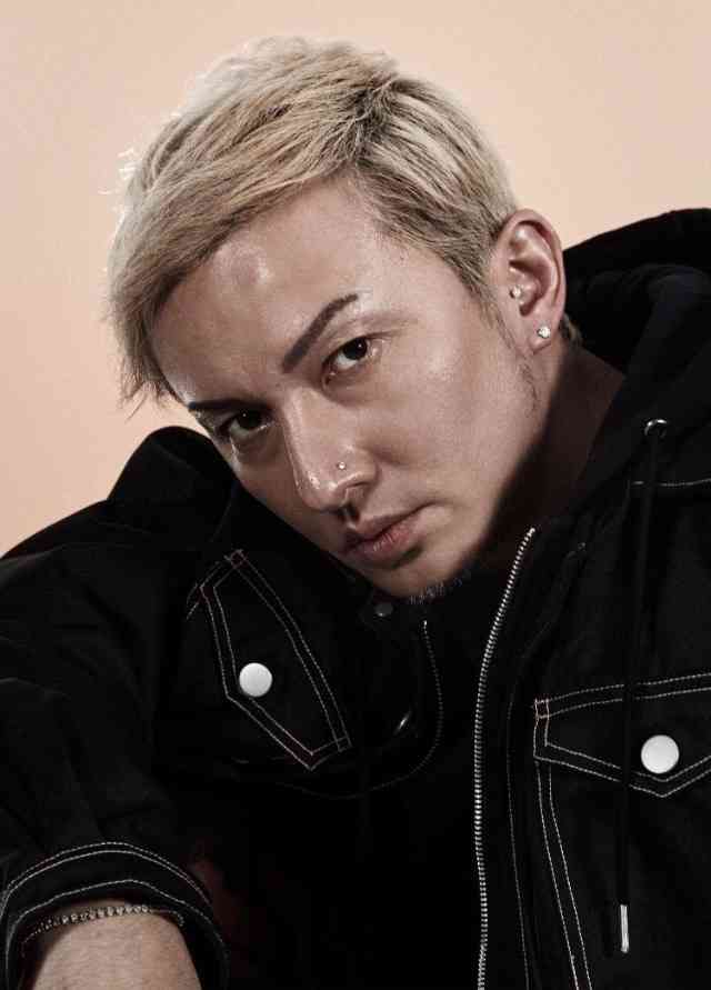 男性芸能人のピアス画像
