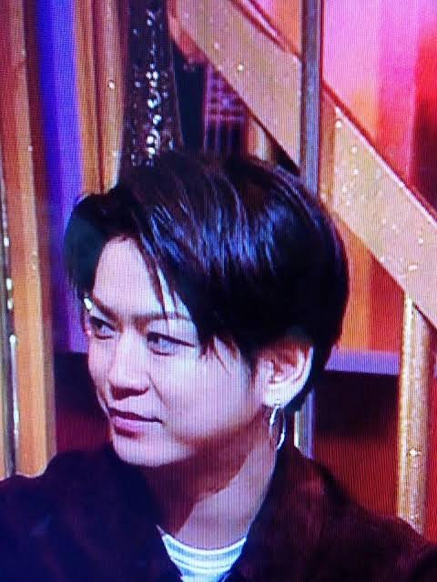 男性芸能人のピアス画像
