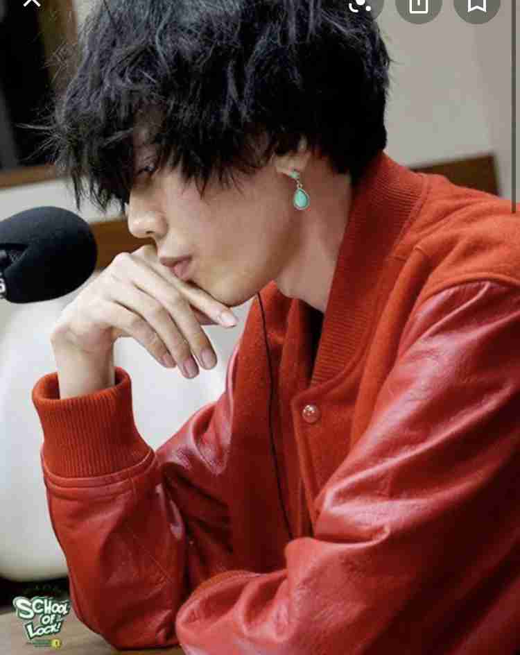男性芸能人のピアス画像