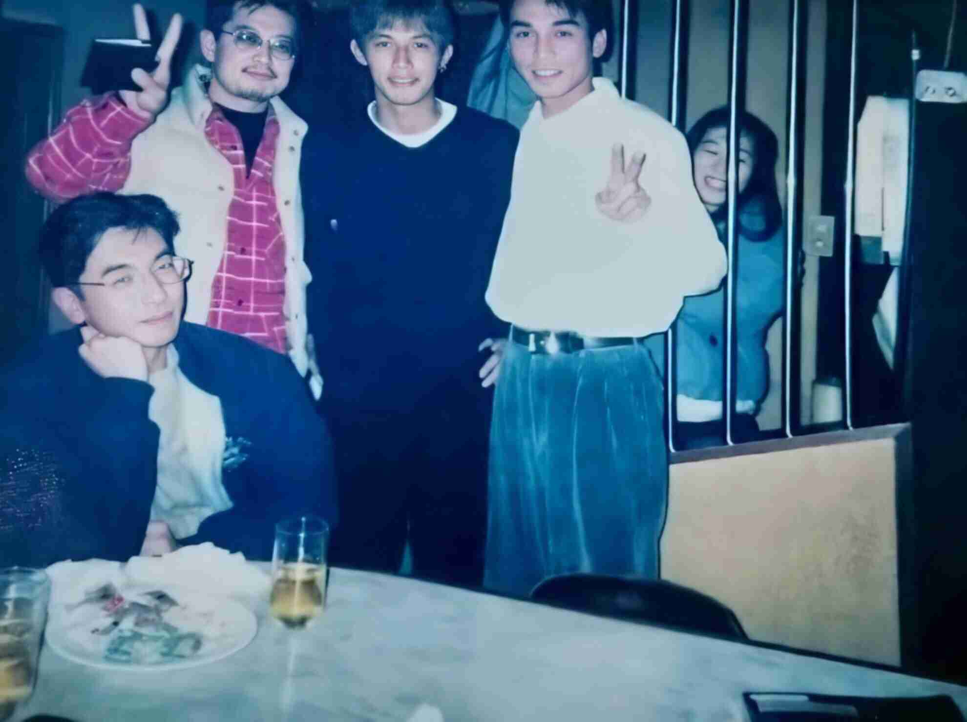 男性芸能人のピアス画像