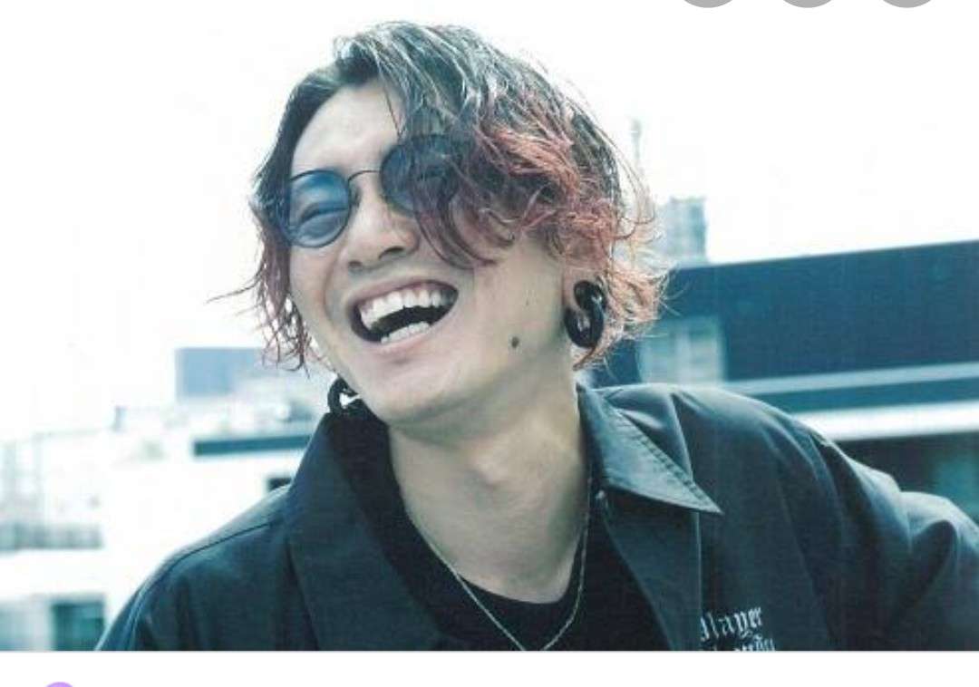 男性芸能人のピアス画像