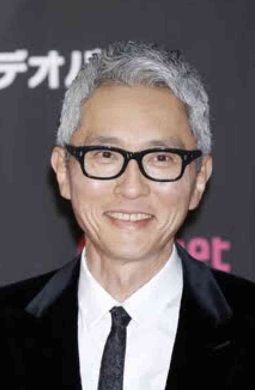 男性芸能人のピアス画像