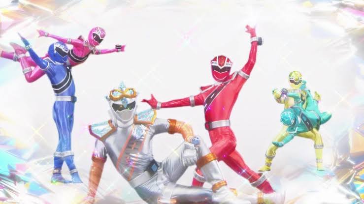 【画像】ポーズが謎なキャラクターが見たい!