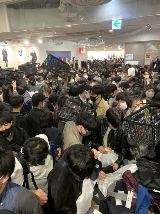 ユニクロ「+J」人気過熱でサイトダウン 早速メルカリで高額転売される事態に