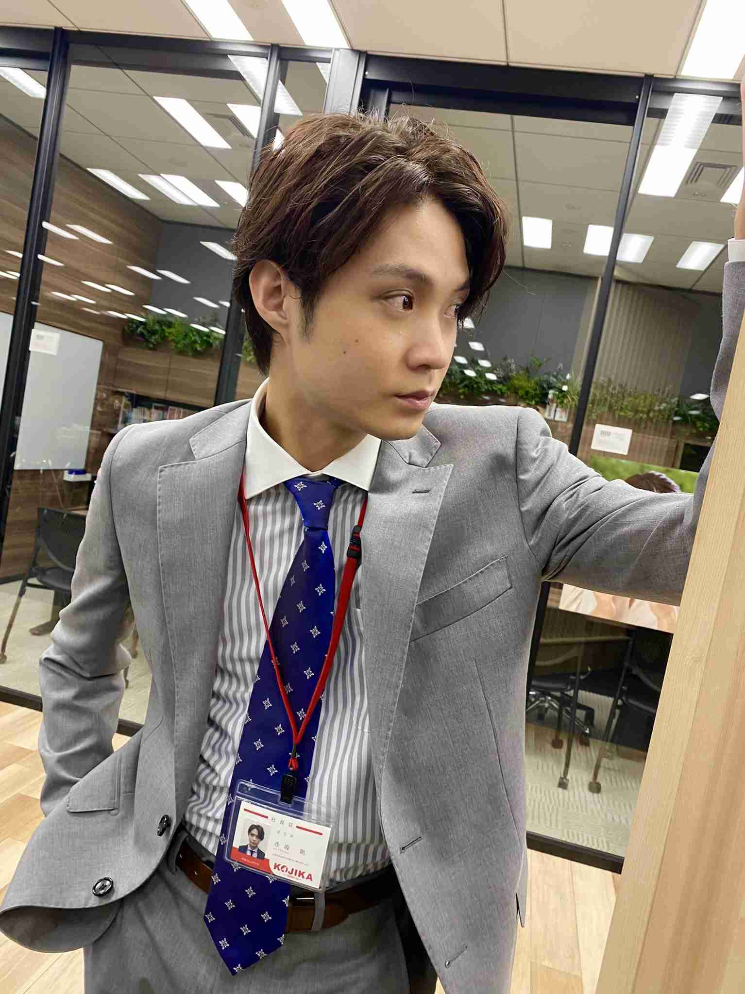 磯村勇斗、『恋する母たち』オフィスでの“強引なキス”はハプニング「勢いよくやったら…」