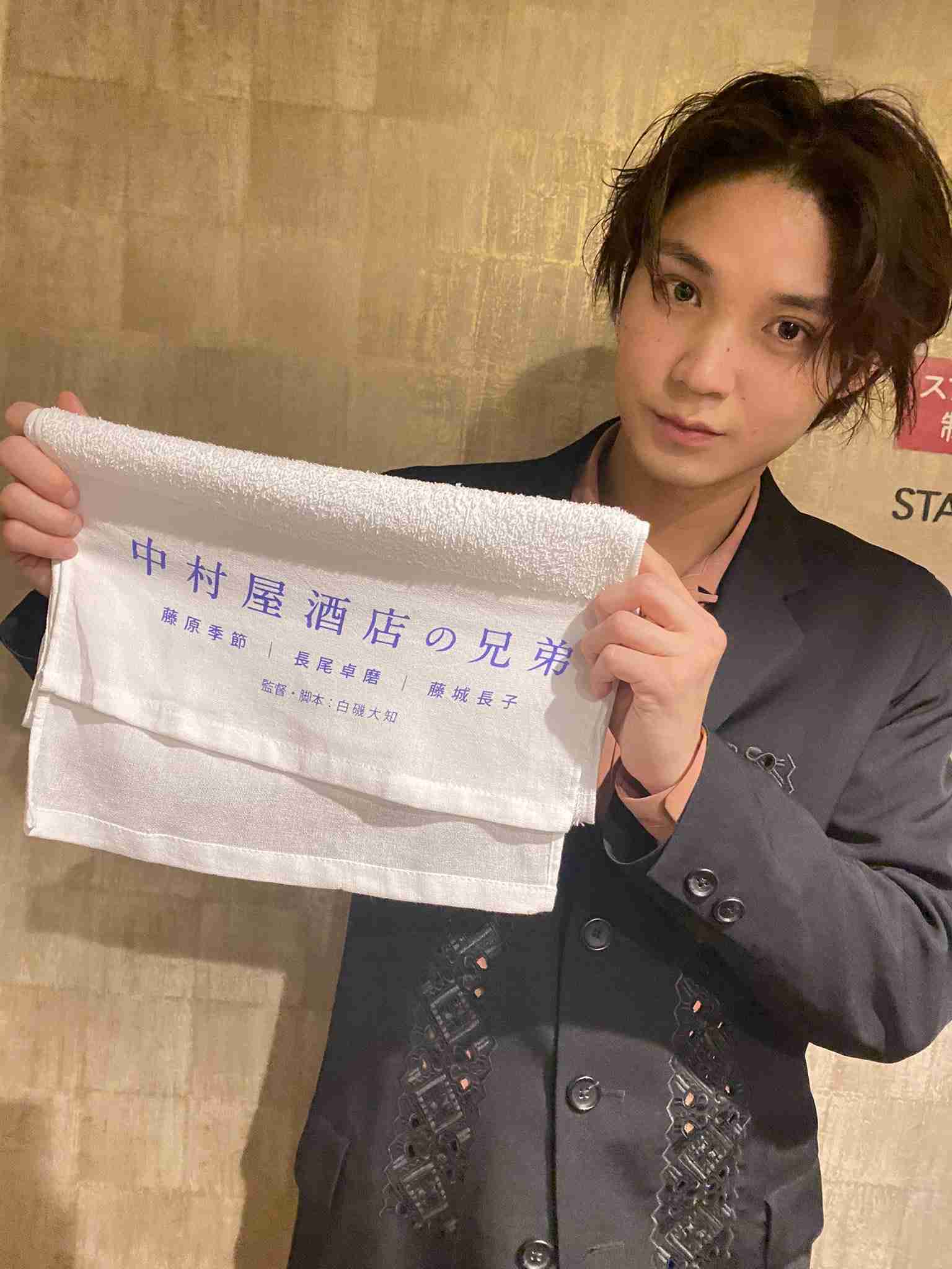 磯村勇斗、『恋する母たち』オフィスでの“強引なキス”はハプニング「勢いよくやったら…」