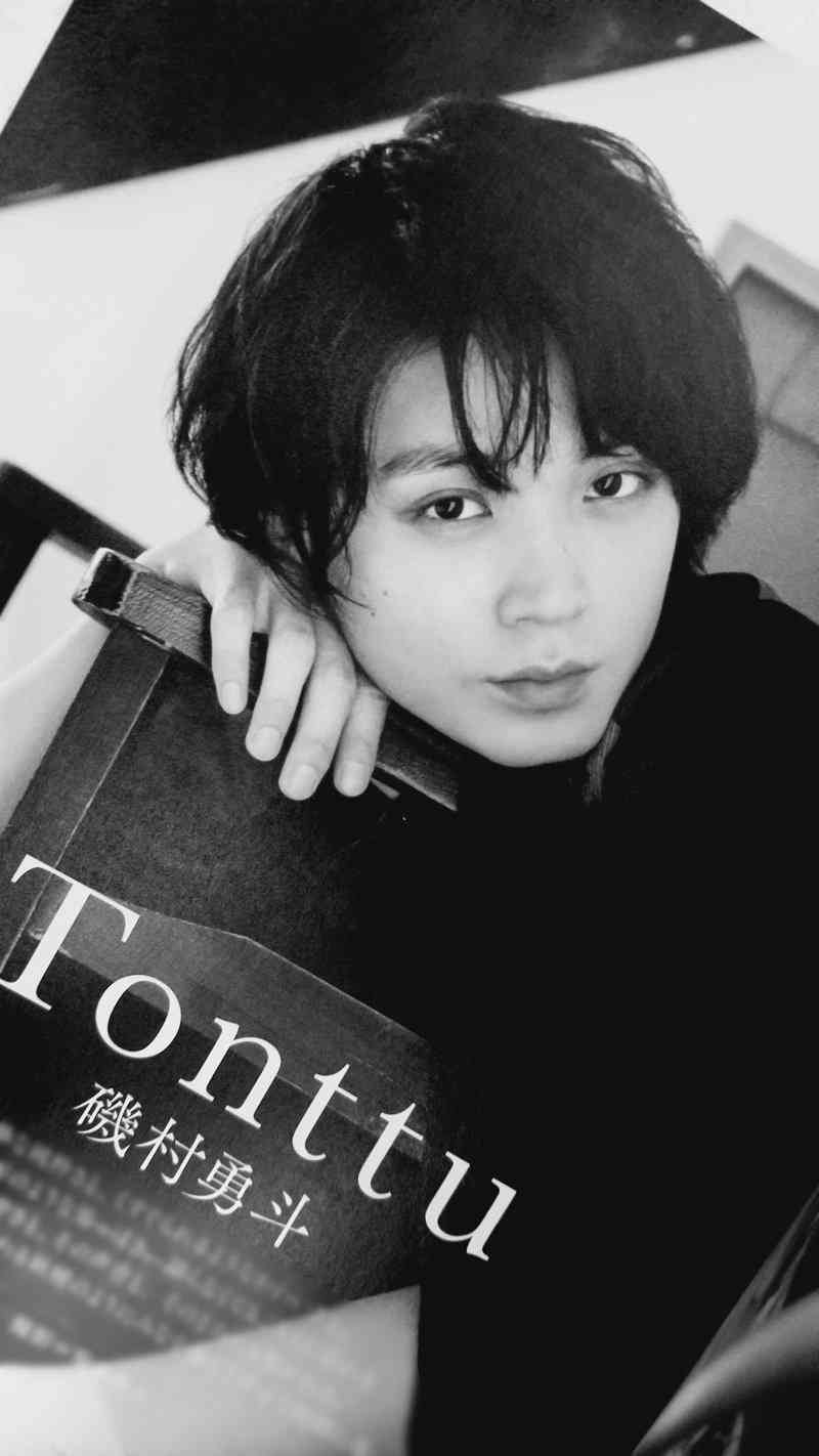 磯村勇斗、『恋する母たち』オフィスでの“強引なキス”はハプニング「勢いよくやったら…」