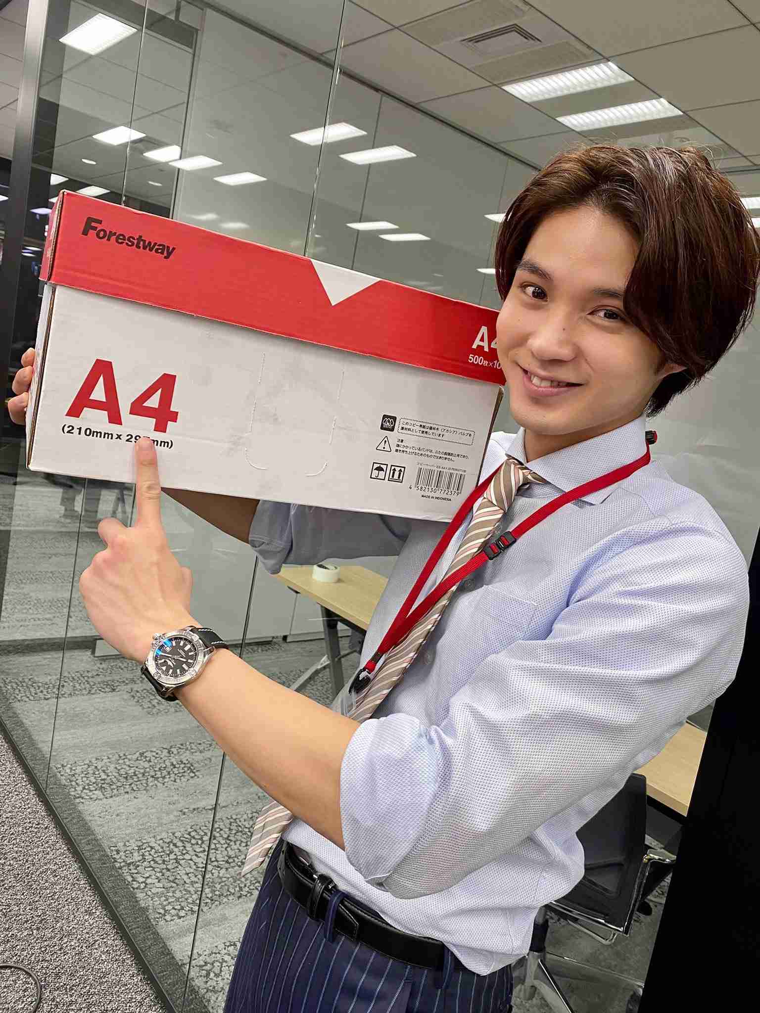 磯村勇斗、『恋する母たち』オフィスでの“強引なキス”はハプニング「勢いよくやったら…」