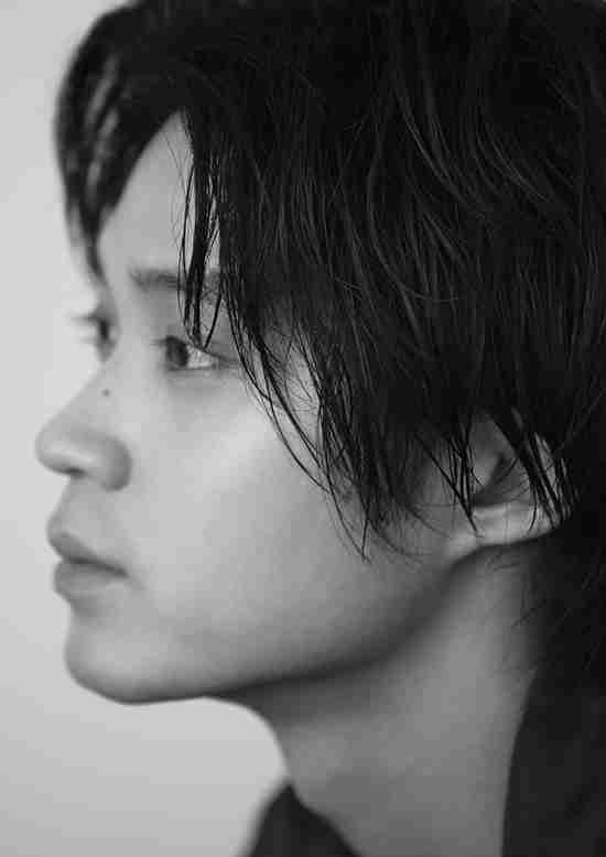 磯村勇斗、『恋する母たち』オフィスでの“強引なキス”はハプニング「勢いよくやったら…」
