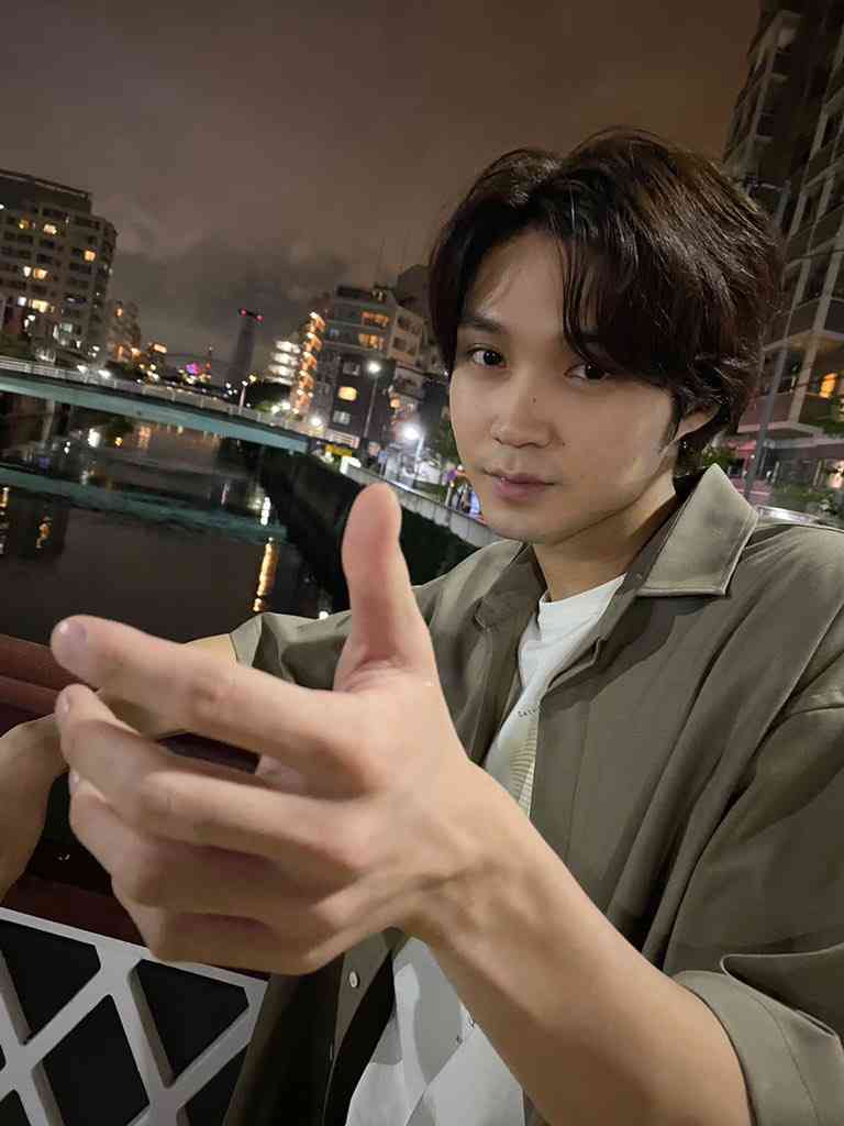 磯村勇斗、『恋する母たち』オフィスでの“強引なキス”はハプニング「勢いよくやったら…」