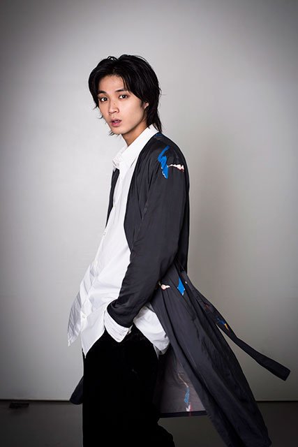 磯村勇斗、『恋する母たち』オフィスでの“強引なキス”はハプニング「勢いよくやったら…」