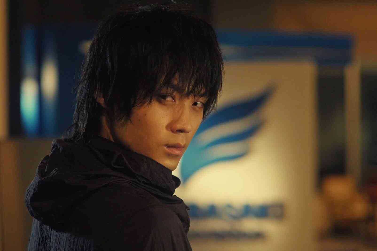 磯村勇斗、『恋する母たち』オフィスでの“強引なキス”はハプニング「勢いよくやったら…」