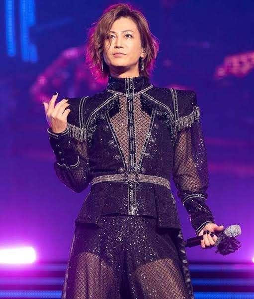 氷川きよしが美脚際立つデニムブーツインの私服姿で紅白出場報告「私は私らしく本番は歌わせていただきます」