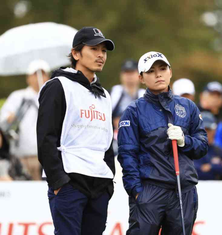 横峯さくら妊娠7か月でツアー参戦 気遣い&ハラハラの現場