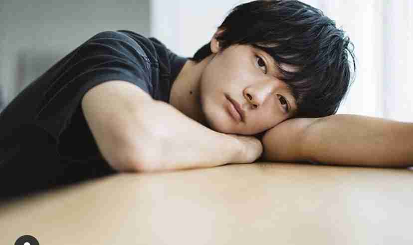 ミスチル桜井和寿の長男・kaito、プラダの全身ショット「佐藤健に見えました」「破壊力ありすぎます」
