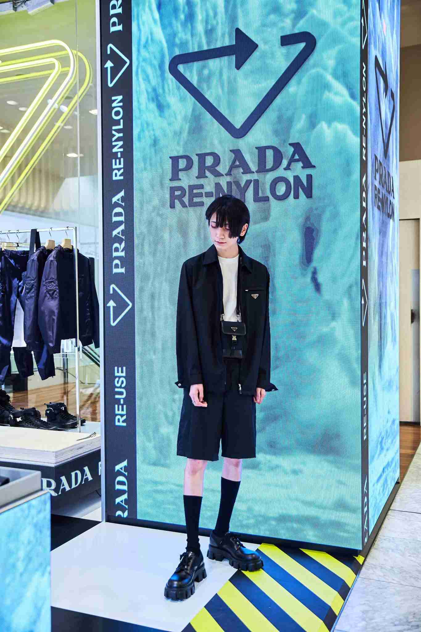 ミスチル桜井和寿の長男・kaito、プラダの全身ショット「佐藤健に見えました」「破壊力ありすぎます」